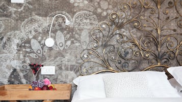 Literie hypoallergénique, couette en duvet d'oie, minibar