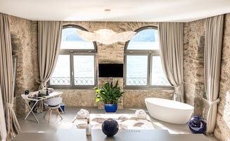 Ropa de cama hipoalergénica, cubrecamas y minibar 