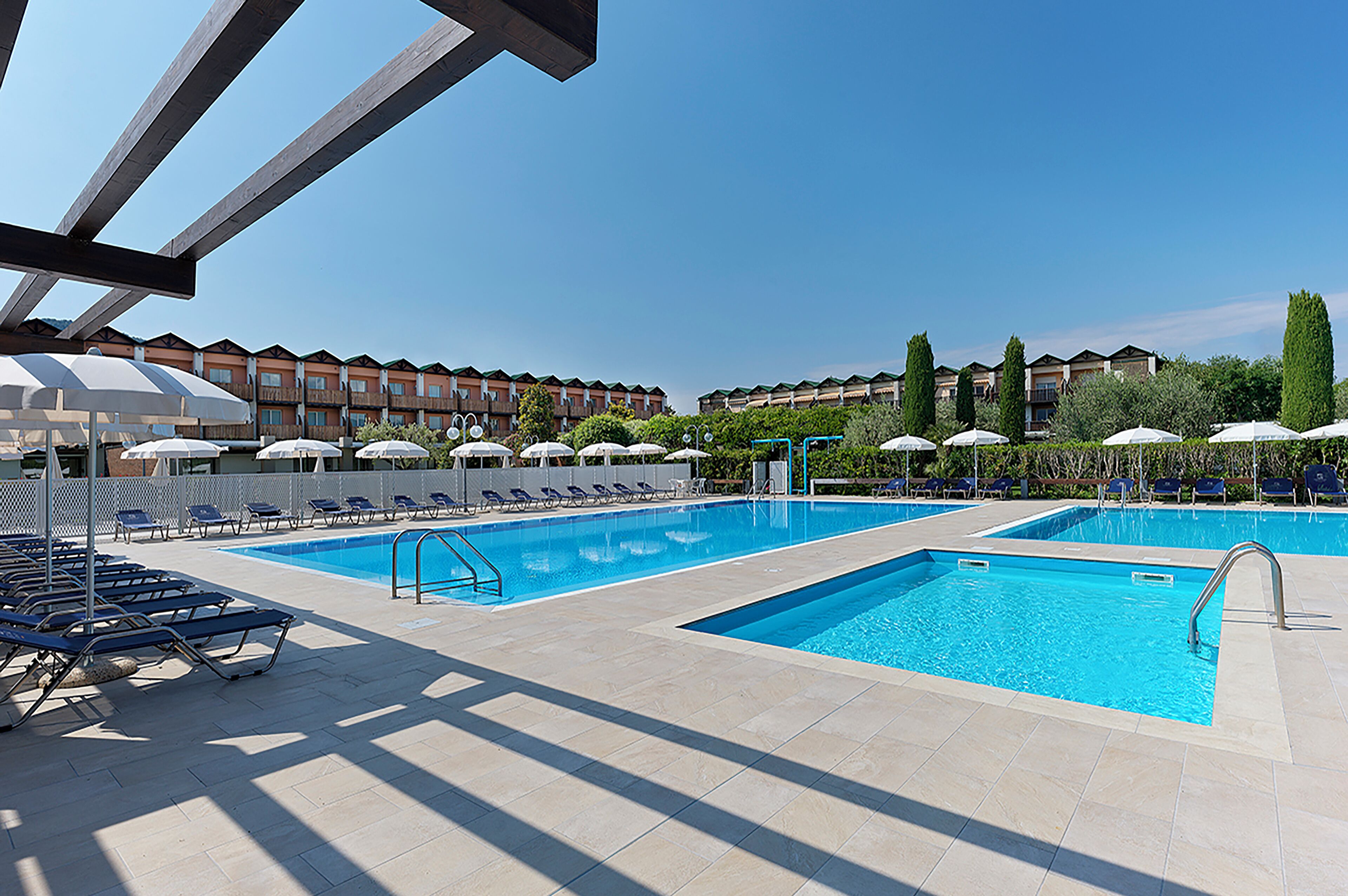 Seasonal outdoor pool, pool umbrellas, sun loungers