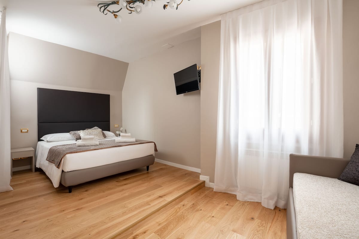 Luxury Triple Room, 1 Bedroom (5B) | 1 bedroom, premium bedding, down comforters, in-room safe