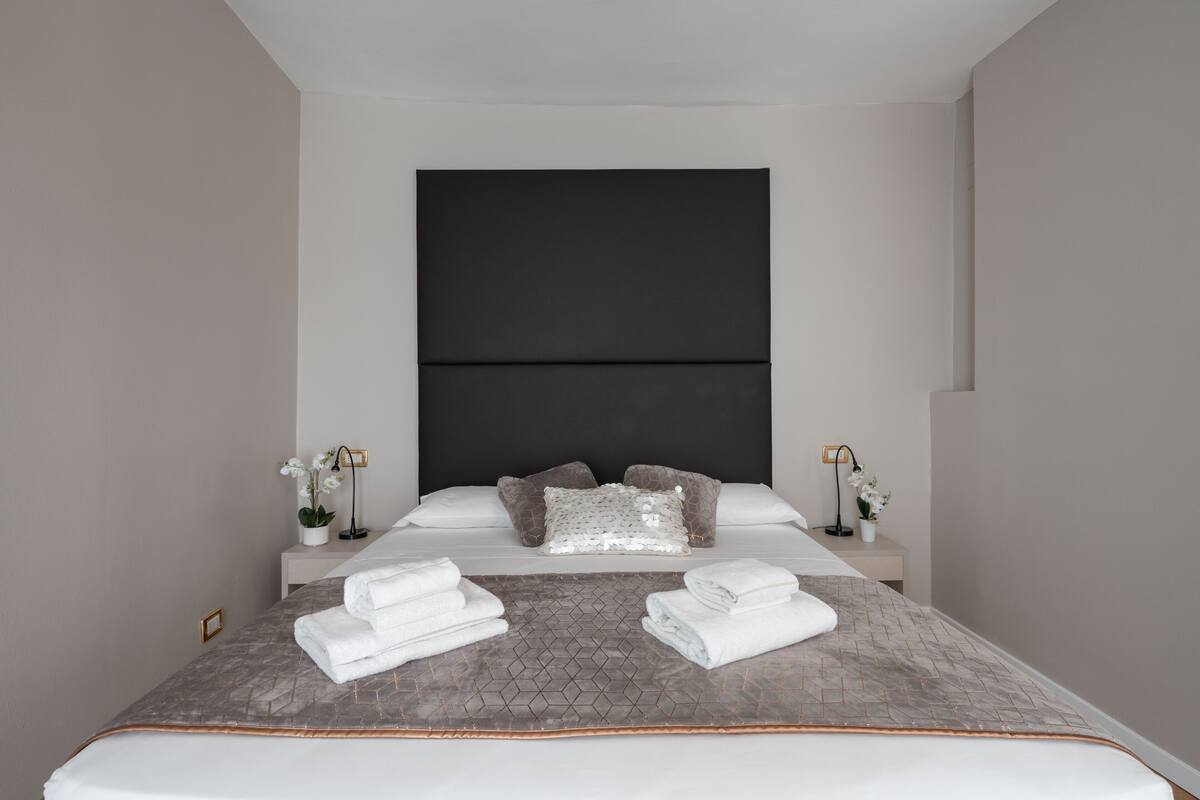 Deluxe Double Room, 1 Double Bed (6A) | 1 bedroom, premium bedding, down comforters, in-room safe