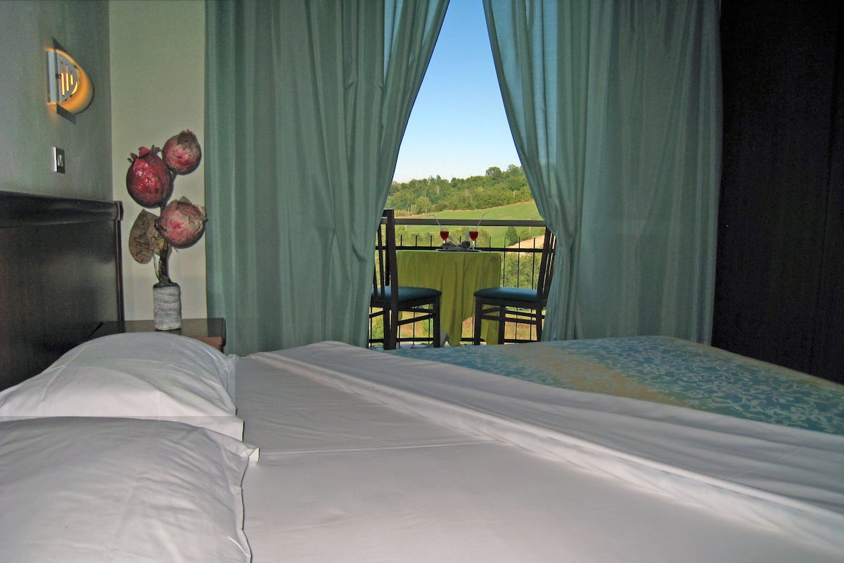 In-room safe, desk, soundproofing, cots/infant beds