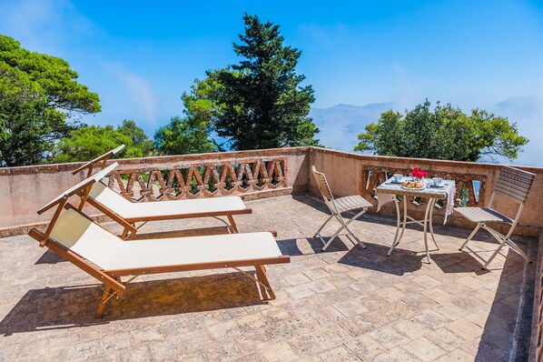 Superior Double Room | Terrace/patio - La Pineta Park Hotel (Erice)