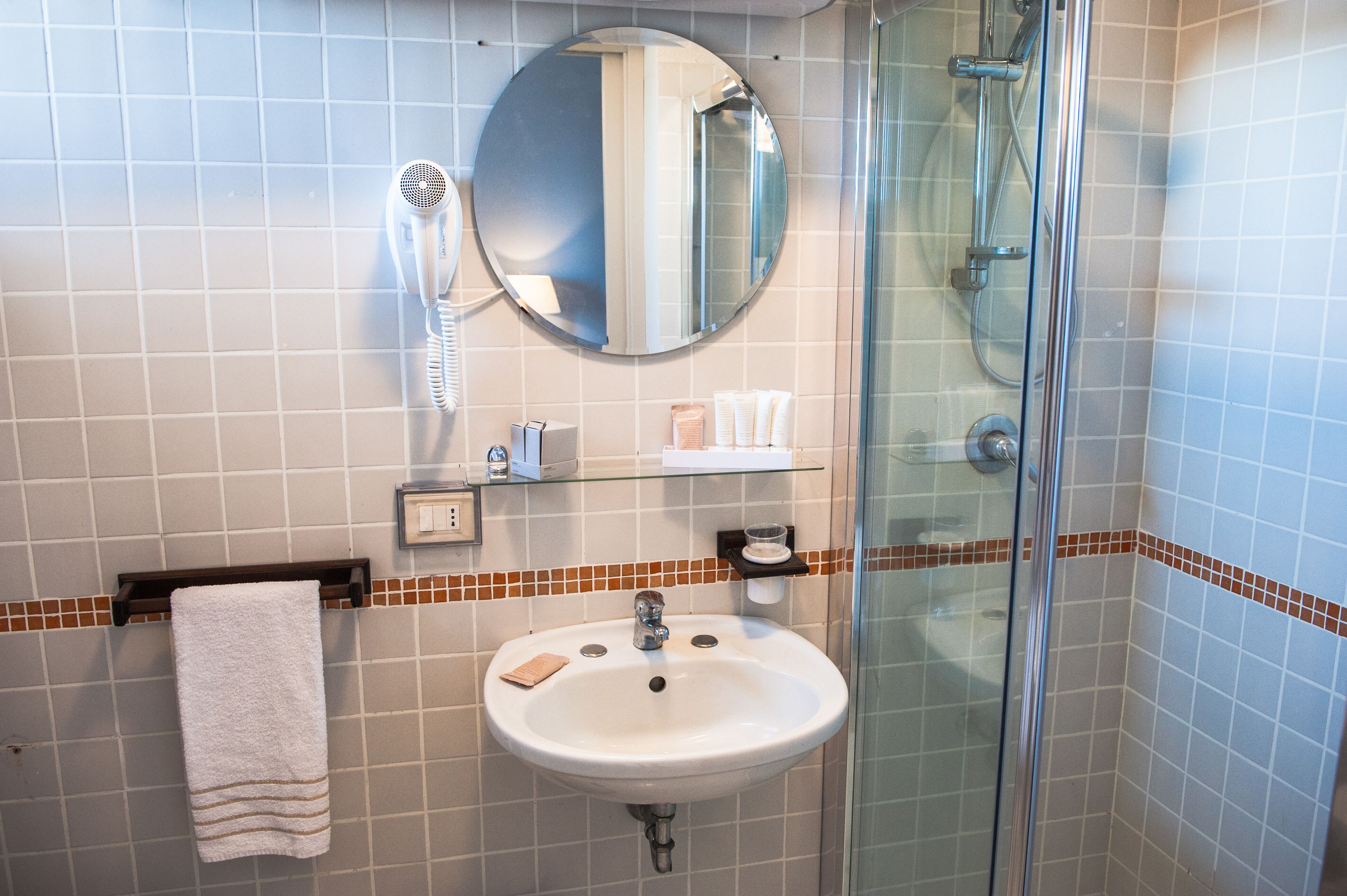 shower, free toiletries, hair dryer, towels