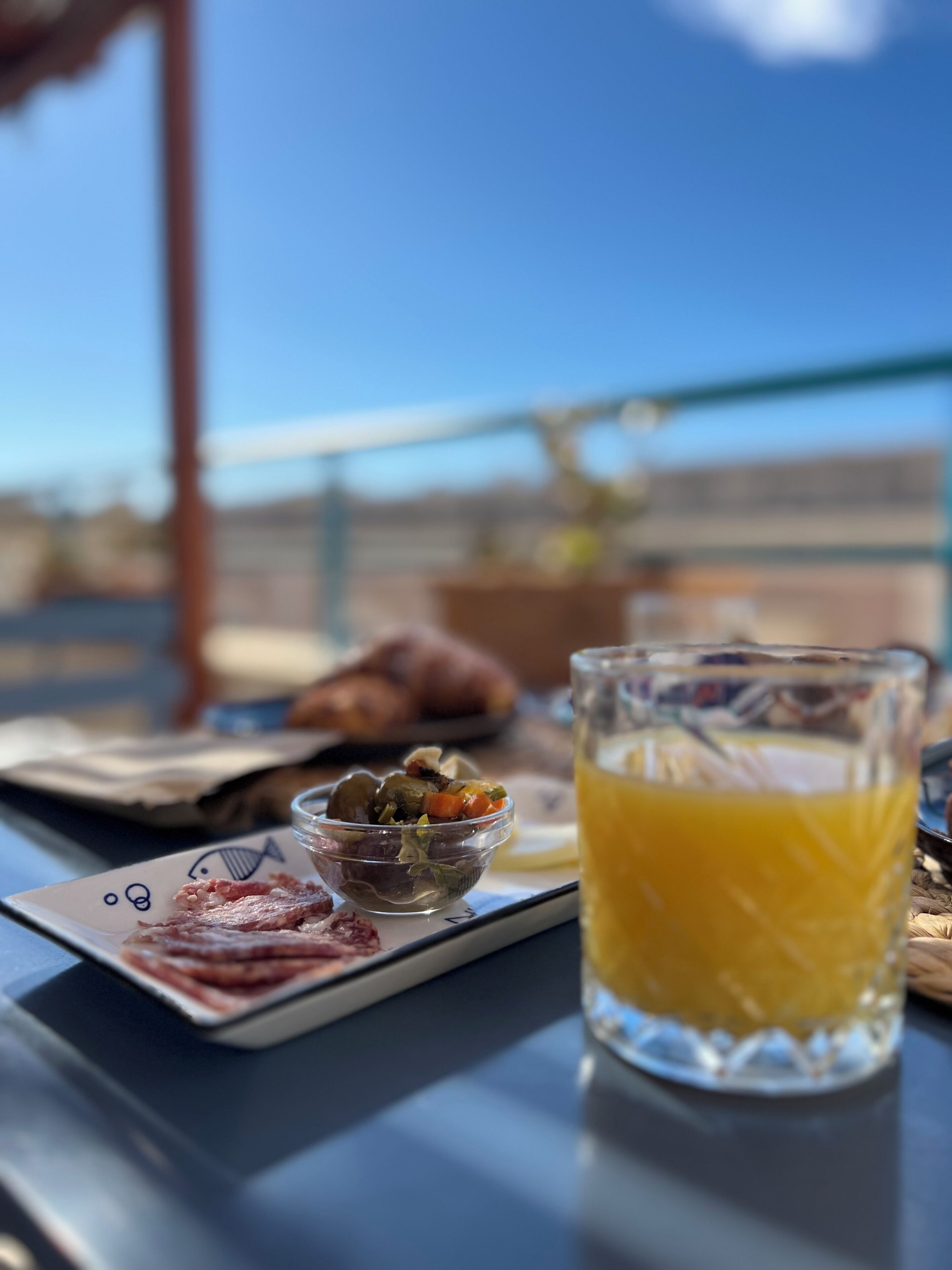 free daily cooked-to-order breakfast