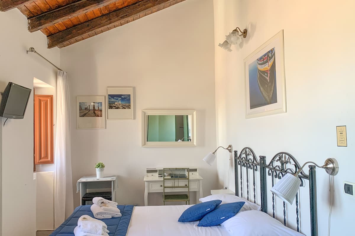 Romantic Double or Twin Room, 1 Double or 2 Twin Beds, Sea View (In attic) | Minibar, desk, free WiFi, bed sheets