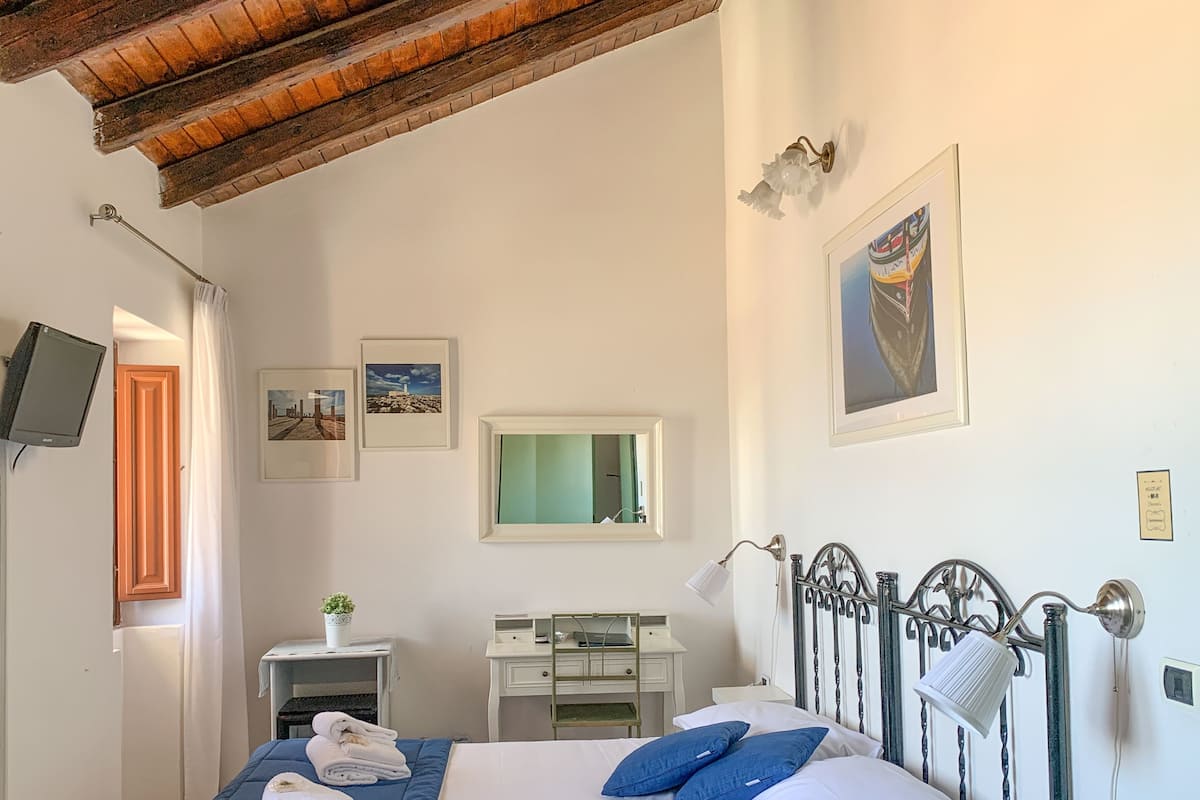 Romantic Double or Twin Room, 1 Double or 2 Single Beds, Sea View (In attic)