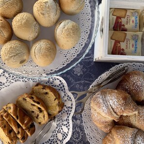 Free daily cooked-to-order breakfast 