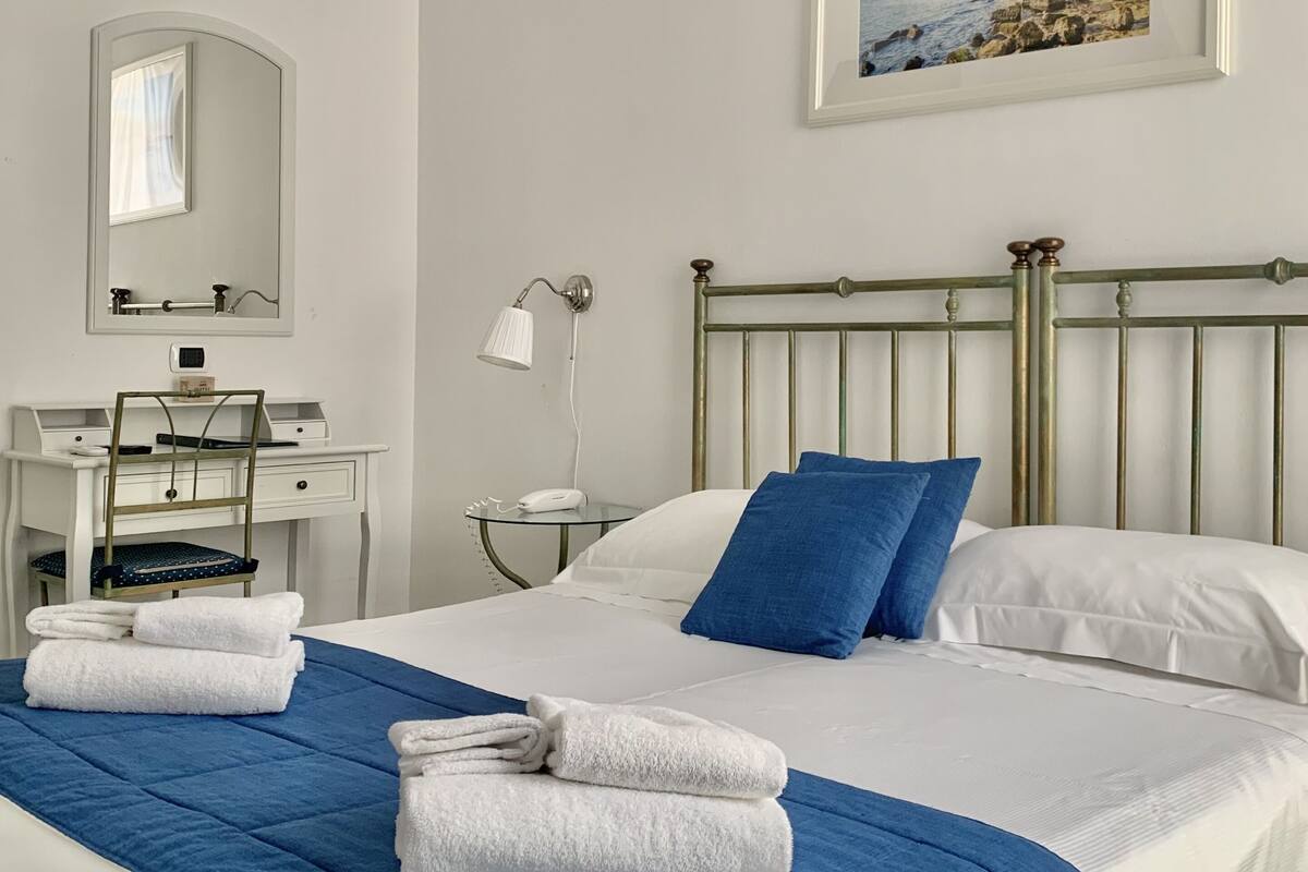 Room, 1 Double or 2 Twin Beds, Balcony | Minibar, desk, free WiFi, bed sheets