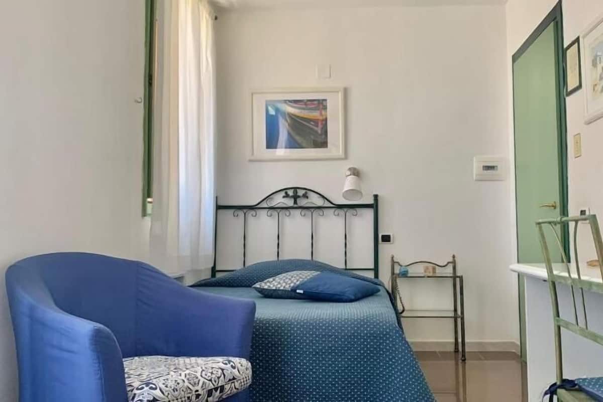 Allergikerbettwaren, Daunenbettdecken, Minibar, Schreibtisch