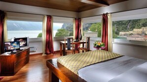 Junior Suite | Minibar, in-room safe, desk, WiFi (free) - Grand Hotel Riva (Riva del Garda)