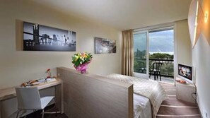 Habitación doble superior, vista al lago | Minibar, caja de seguridad en la habitación, escritorio y wifi gratis 