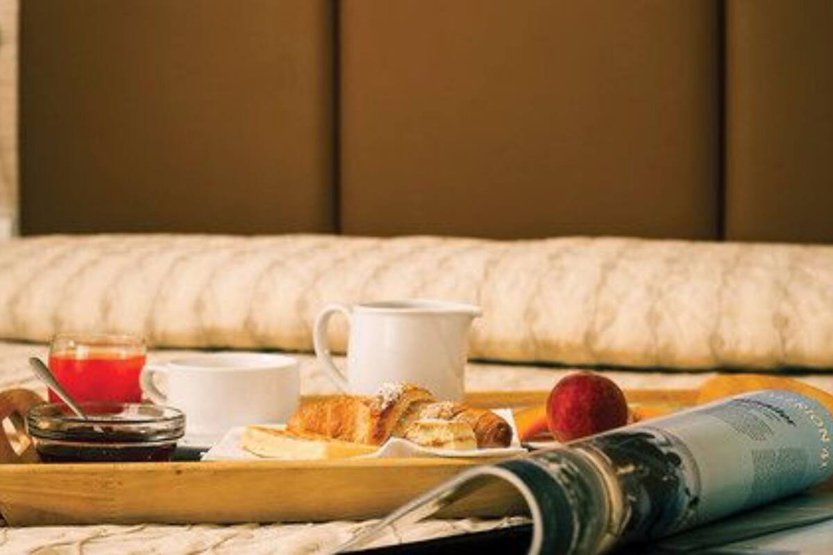 ميني بار وخزنة داخل الغرفة ومكتب وواي فاي مجانًا