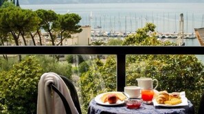 Petit déjeuner buffet compris tous les jours