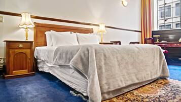 Classic Double Room | Minibar, desk, soundproofing, iron/ironing board