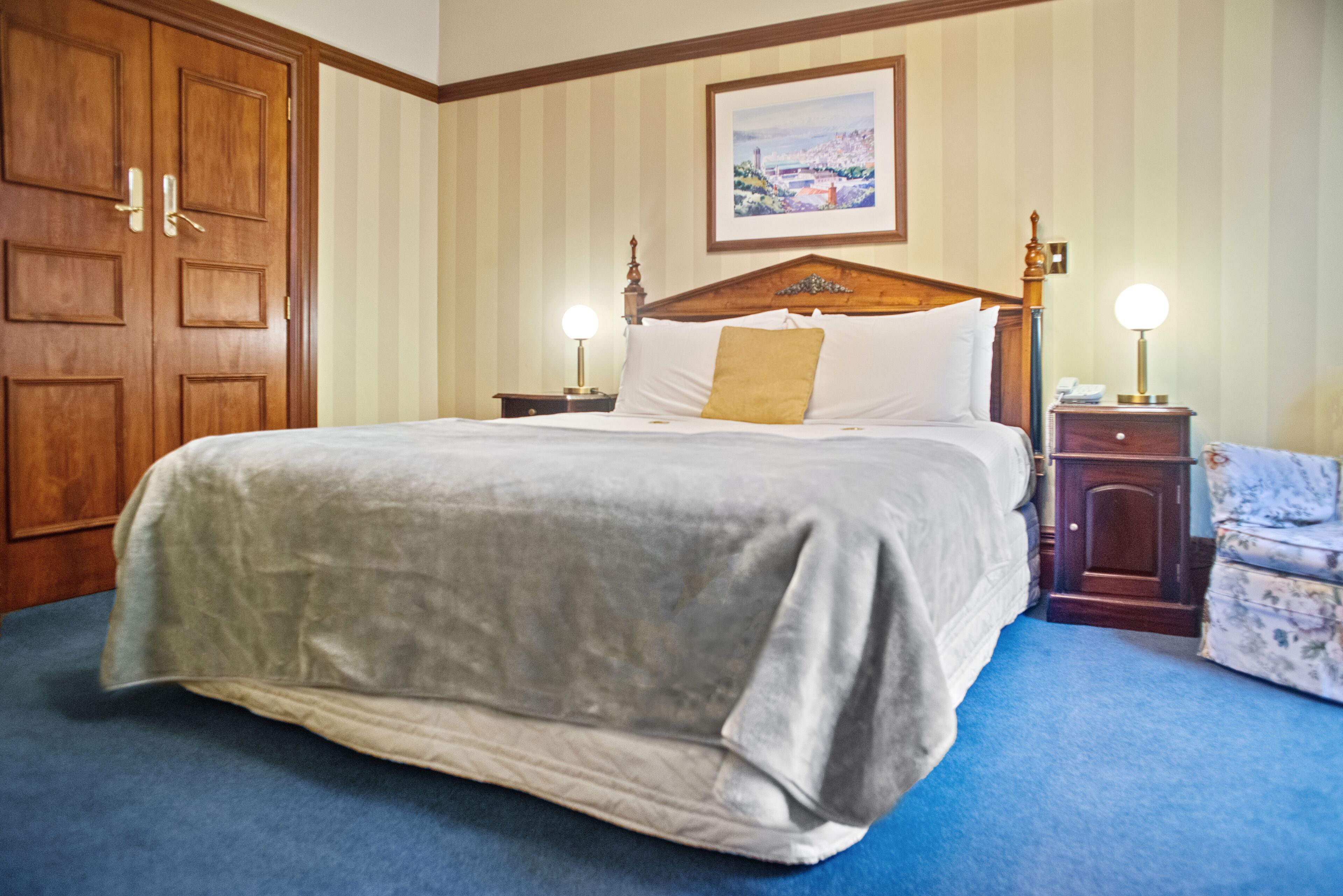 executive double room | minibar, desk, soundproofing, iron/ironing board