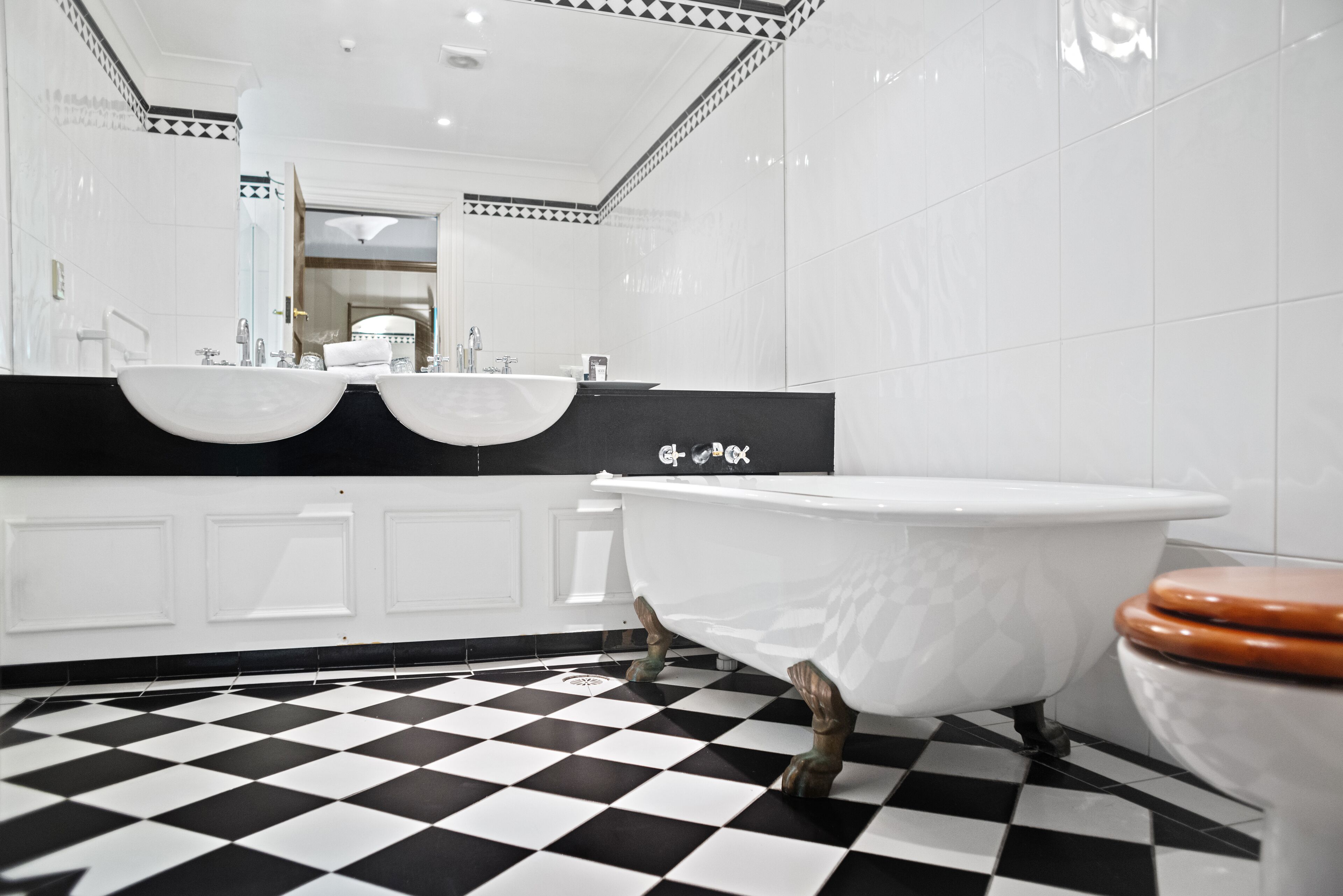 executive double room | bathroom | separate bathtub and shower, hair dryer, towels