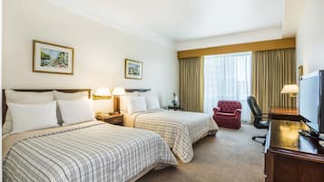 Hochwertige Bettwaren, Minibar, Schreibtisch, Verdunkelungsvorhänge
