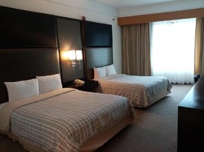 Habitacion estandar, 2 camas dobles  2 personas | Premium bedding, minibar, individually furnished, desk
