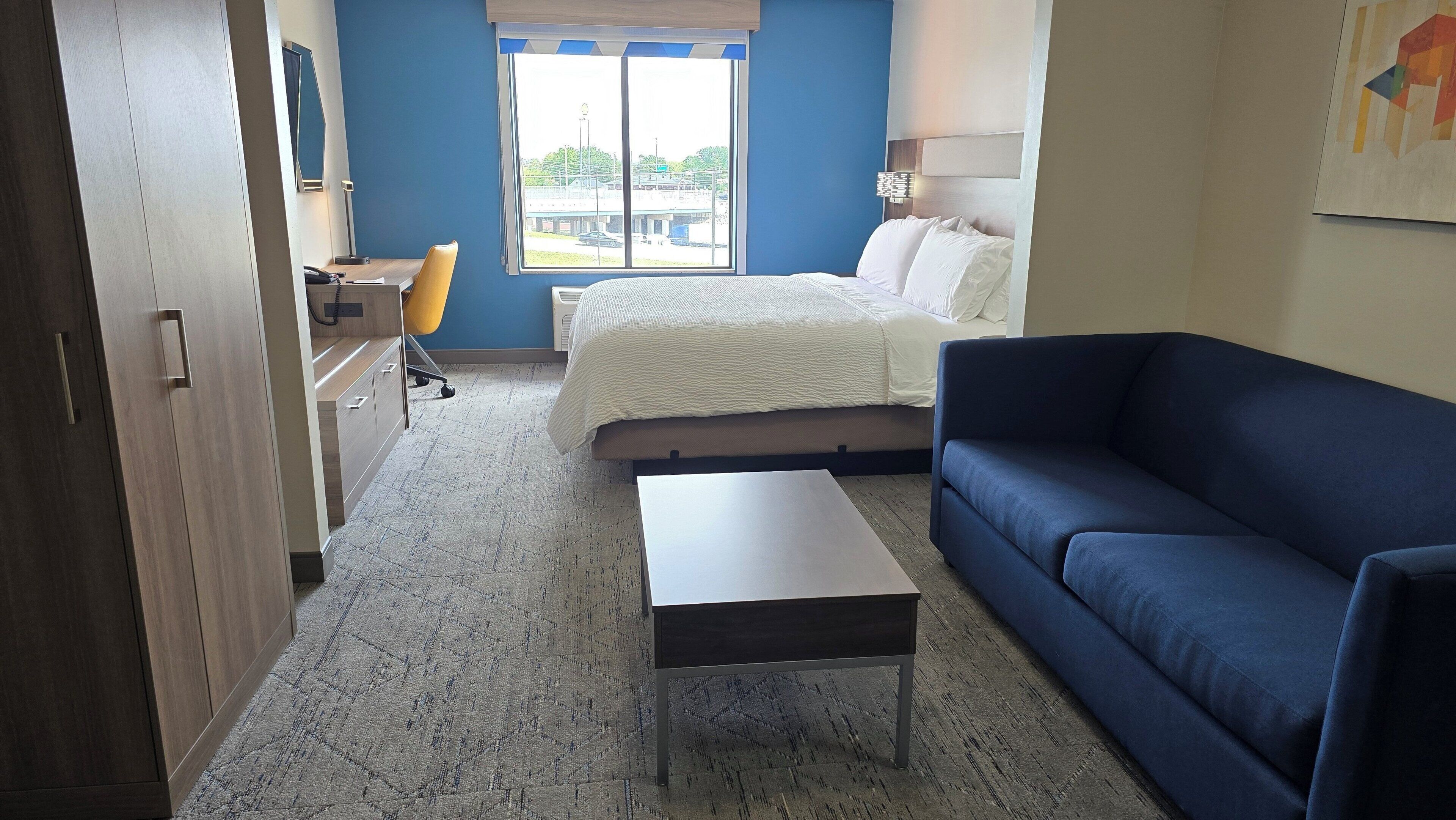 Suite, 1 King Bed | Room amenity