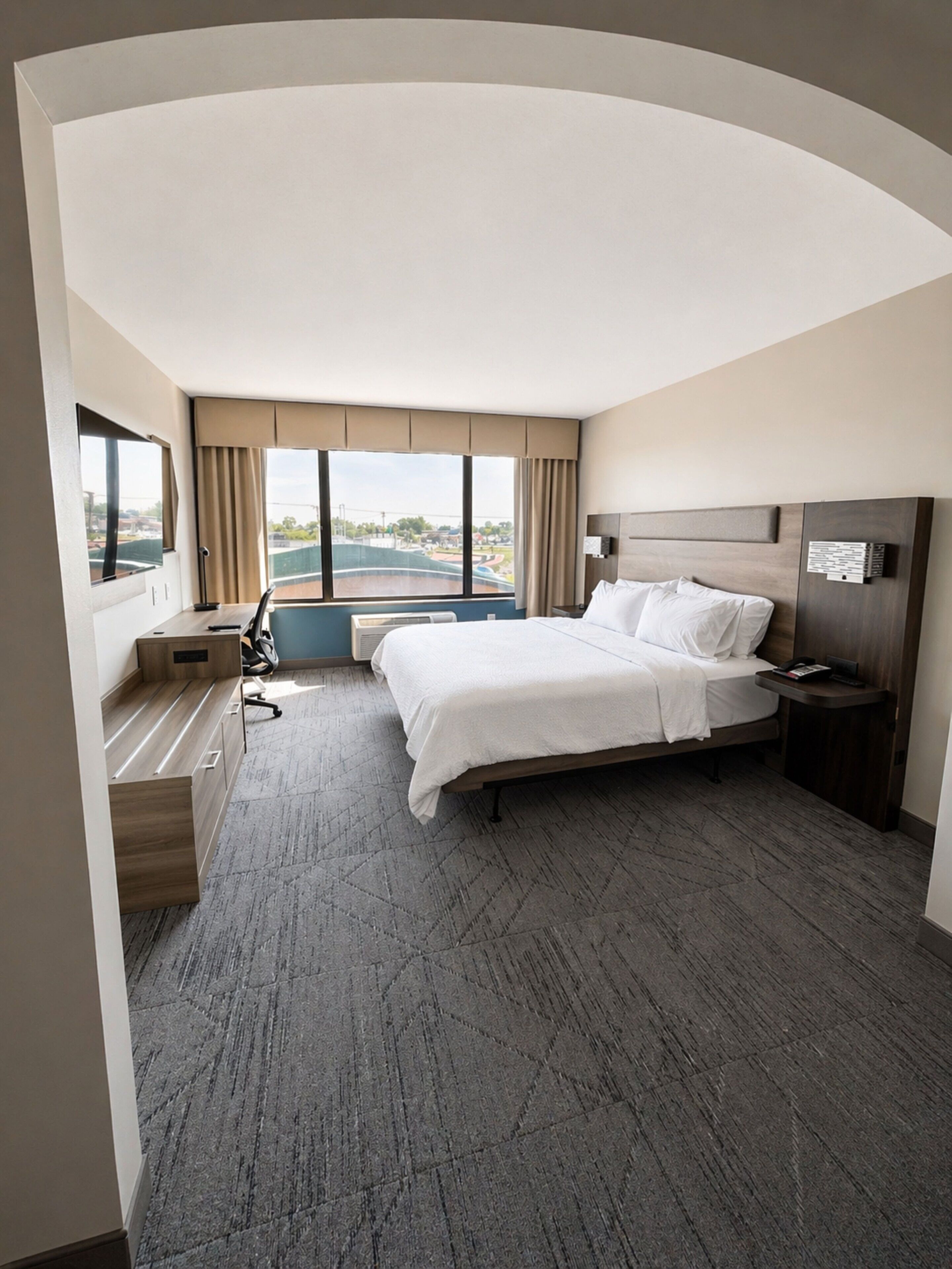 Premium bedding, in-room safe, desk, blackout drapes