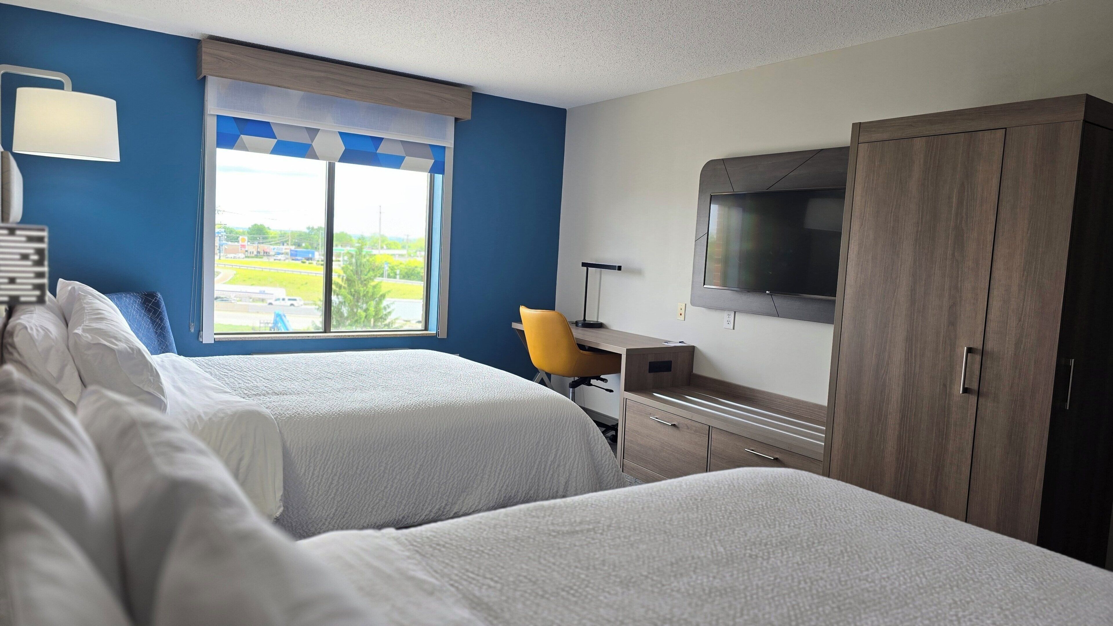 Premium bedding, in-room safe, desk, blackout curtains