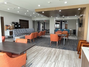 Free buffet breakfast  - Holiday Inn Express Hotels and Suites Dayton North Tipp City by IHG (Tipp City)