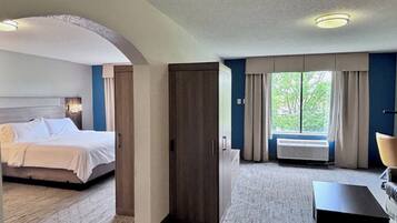 Suite, 1 King Bed with Sofa bed, Jetted Tub | Premium bedding, in-room safe, desk, blackout curtains