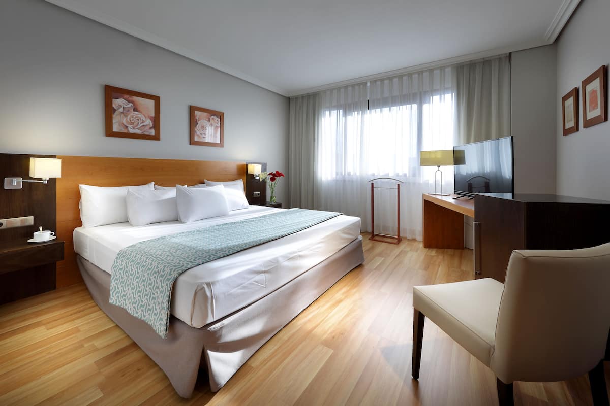 Minibar, in-room safe, desk, soundproofing