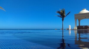 Private beach, beach towels