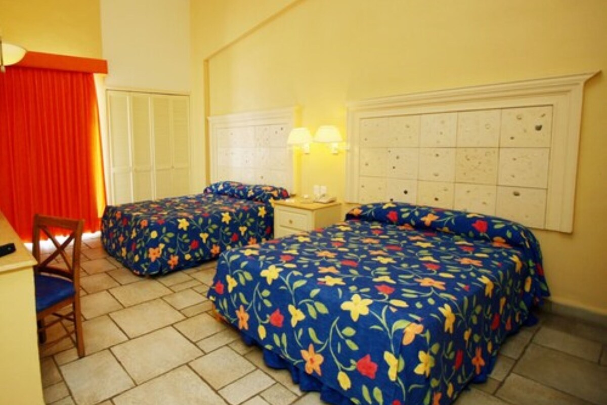 Premium bedding, in-room safe, blackout drapes