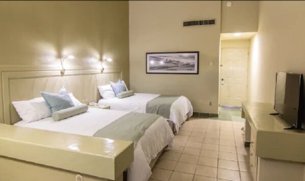 Standard Room (Expedia)