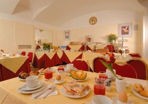 Daily buffet breakfast (EUR 7.50 per person)