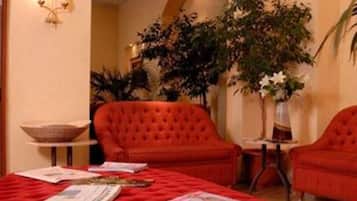 Coin salon dans le hall