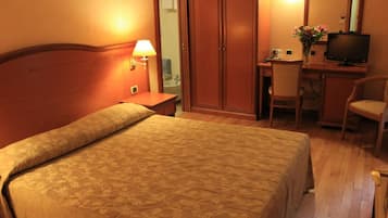 Twin Room | Hypo-allergenic bedding, minibar, in-room safe, desk