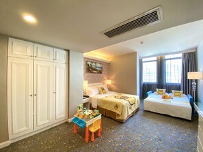 Minibar, in-room safe, blackout curtains, soundproofing - Metropole Hotel (Macau)