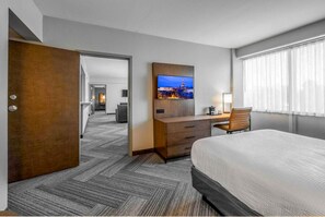 Down duvets, desk, laptop workspace, blackout curtains - State House Inn, Trademark Collection by Wyndham (Springfield)