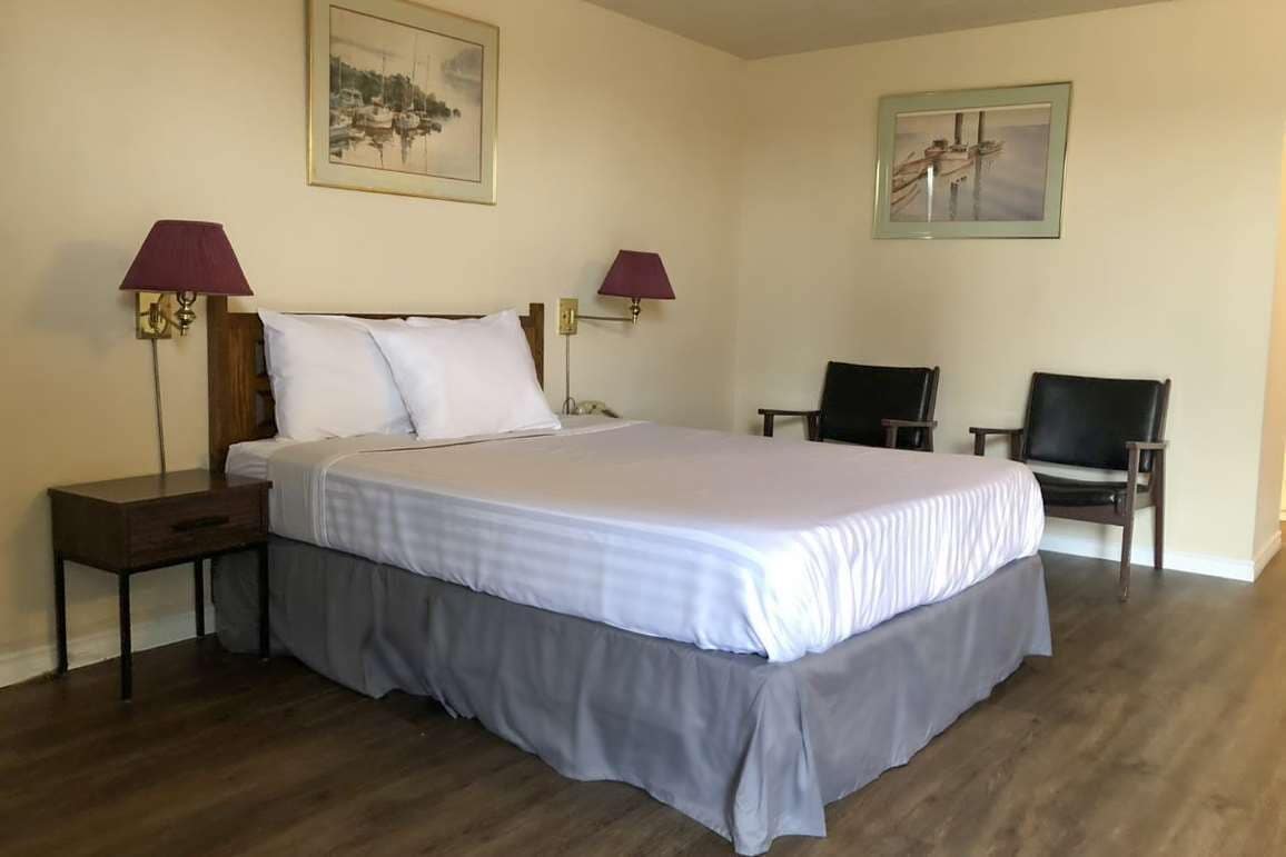 Bureau, fer et planche à repasser, lits bébé (gratuits), Wi-Fi gratuit