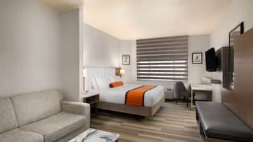 Cofres nos quartos, escrivaninha, cortinas blackout