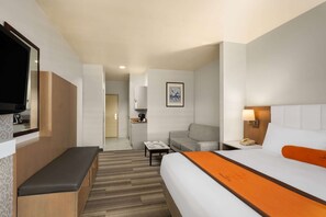 In-room safe, desk, blackout drapes, iron/ironing board - Hotel Marguerite Anaheim/Garden Grove, Trademark Collection by Wyndham (Garden Grove)