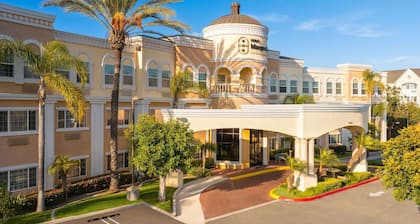 Hotel Marguerite Anaheim/Garden Grove, Trademark Collection by Wyndham