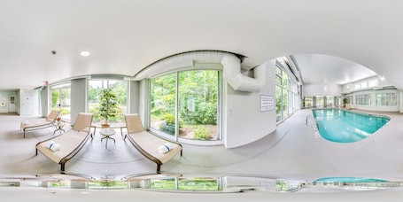 Indoor/outdoor pool