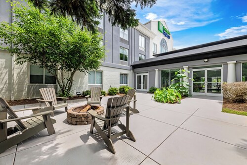 Holiday Inn Express & Suites Sylva - Western Carolina Area by IHG