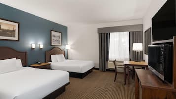 Zimmer, 2 Queen-Betten, barrierefrei, Nichtraucher (Mobility, Roll-In Shower) | Schreibtisch, Verdunkelungsvorhänge, Bügeleisen/Bügelbrett