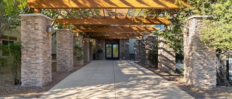 المنشأة من الخارج