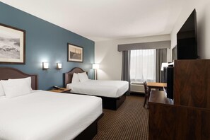 Kamer, 2 queensize bedden, niet-roken | Een bureau, verduisterende gordijnen, een strijkplank/strijkijzer