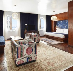 Premium bedding, down duvets, minibar, in-room safe - The Maritime Hotel (New York)