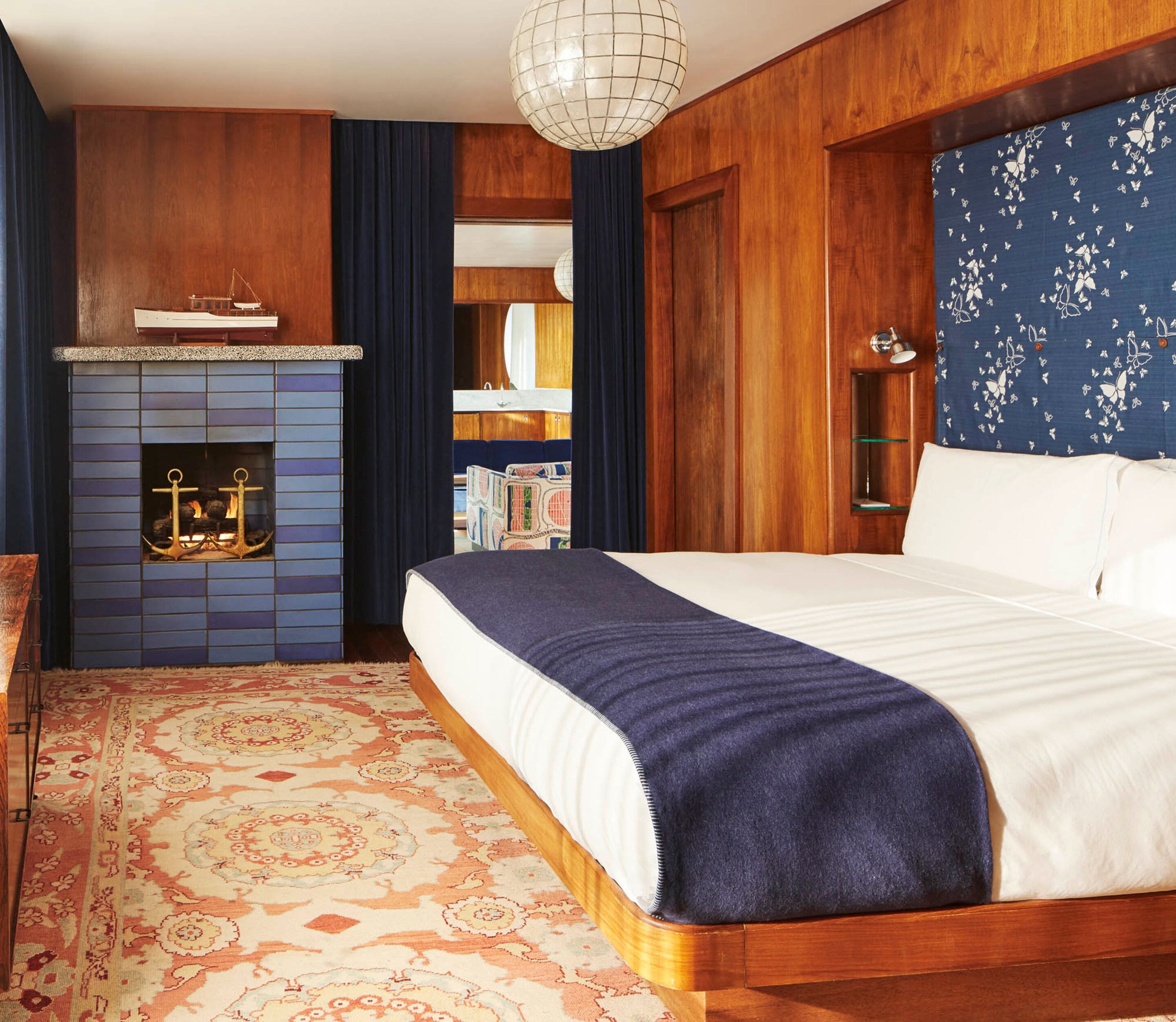 penthouse | premium bedding, down duvets, minibar, in-room safe