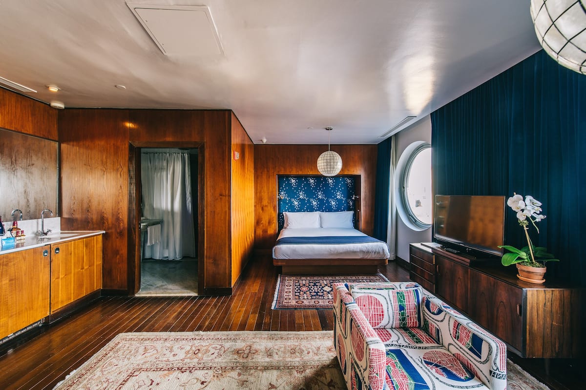Junior-Penthouse | Hochwertige Bettwaren, Daunenbettdecken, Minibar, Zimmersafe