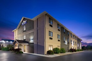 Exterior - Baymont by Wyndham Paw Paw (Paw Paw)